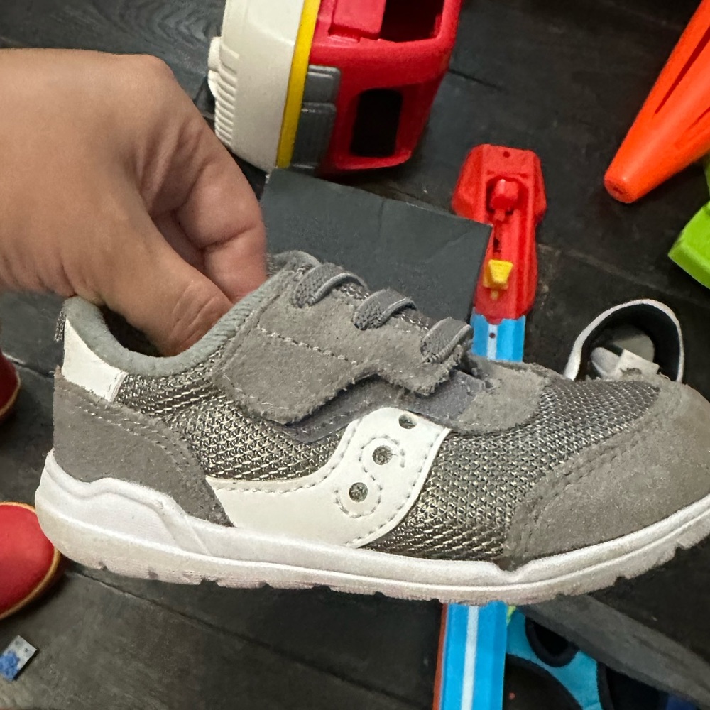 gently used saucony size 6.5 baby sizes